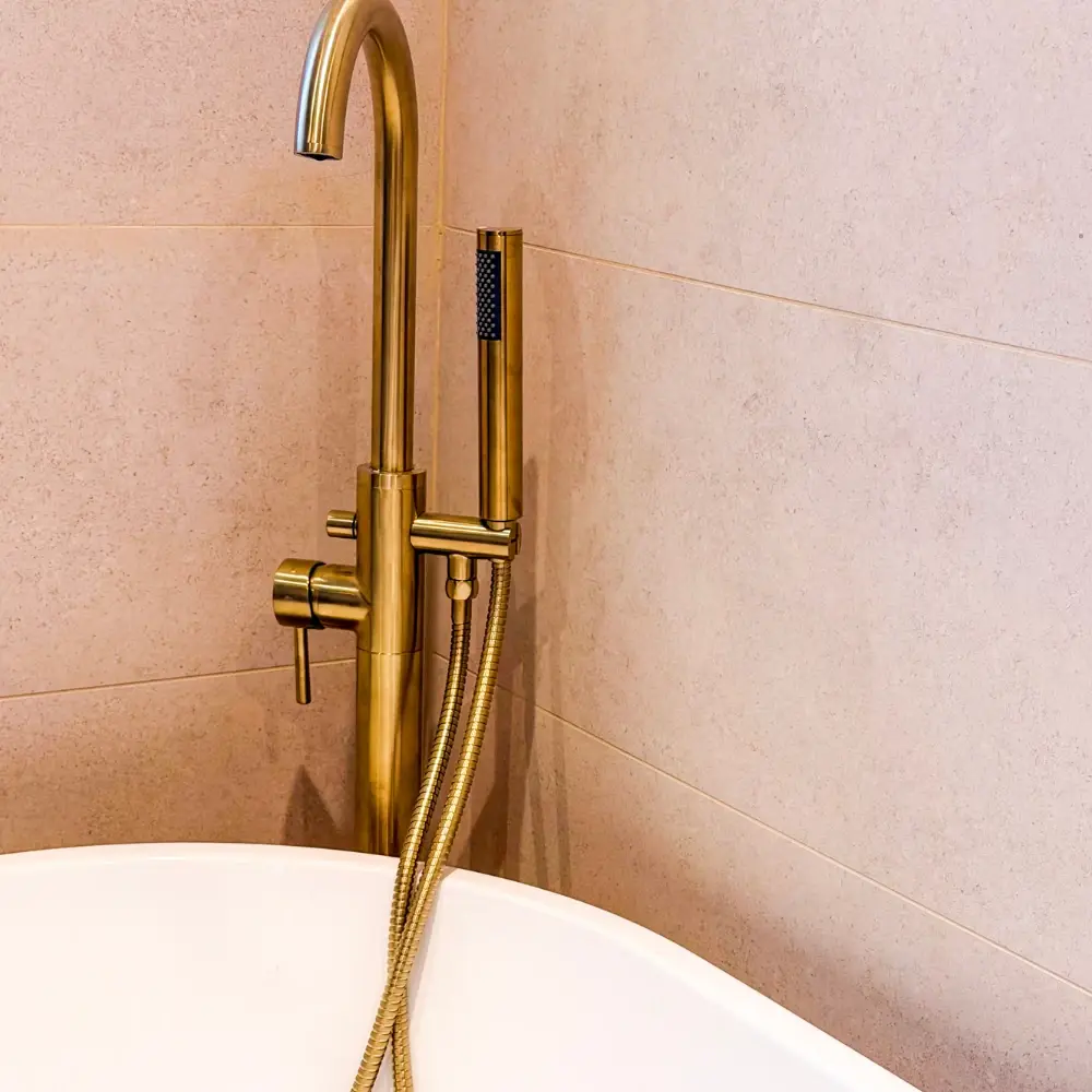 SJ-7 bathroom with hovering sink and mirror